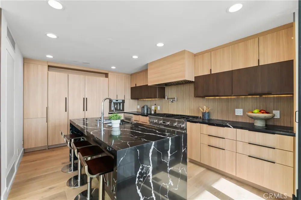214 El Porto Street Manhattan Beach, CA 90266