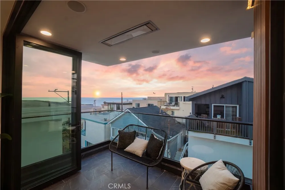 214 El Porto Street Manhattan Beach, CA 90266