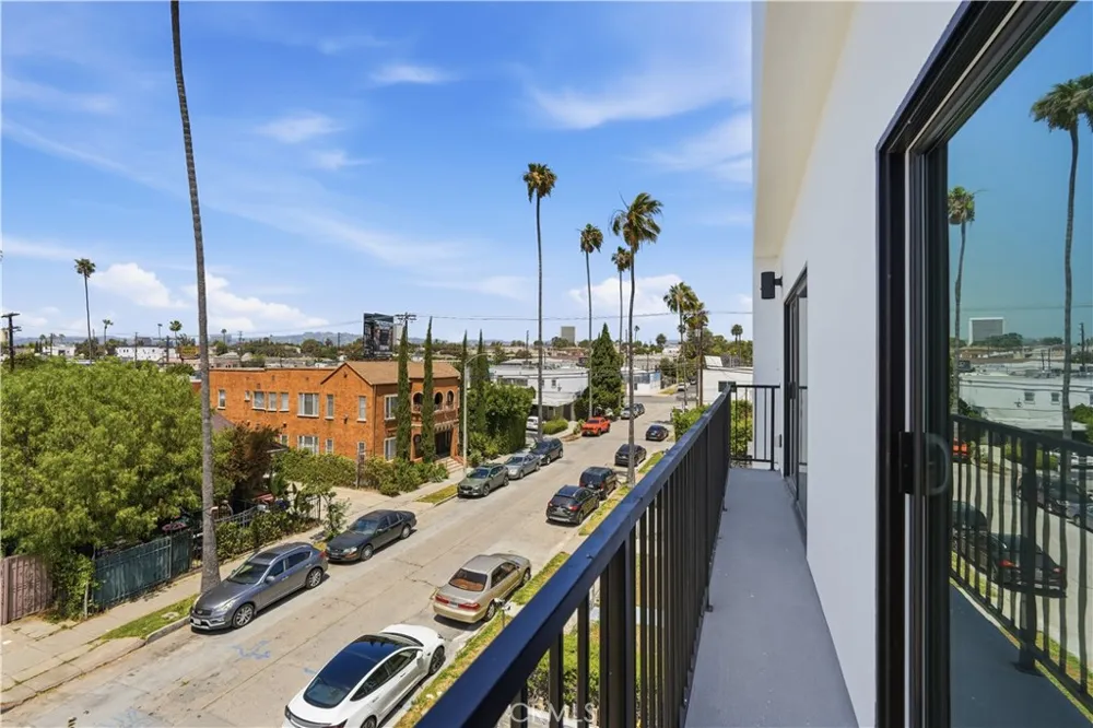 1428 S Cloverdale Avenue Los Angeles, CA 90019