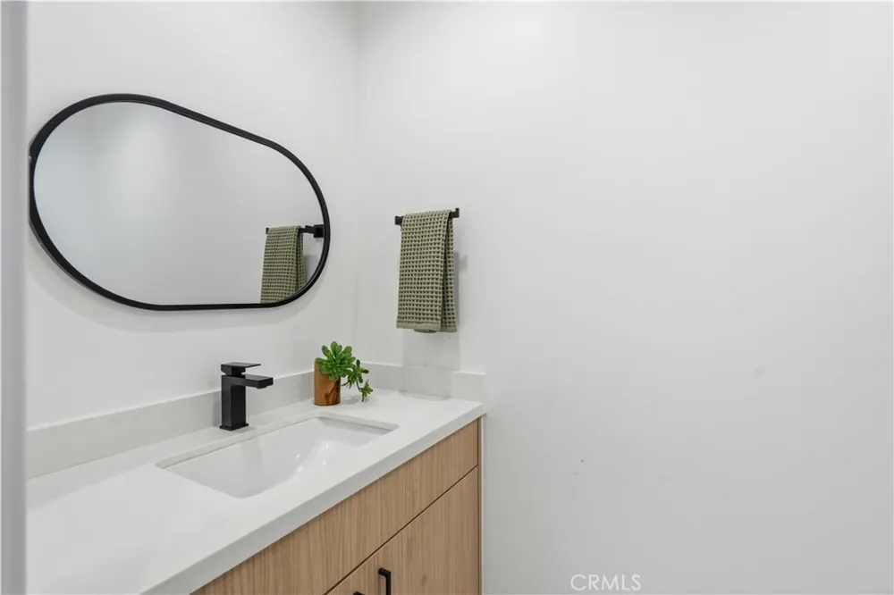 1428 S Cloverdale Avenue Los Angeles, CA 90019