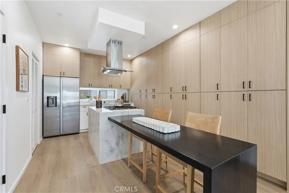 1428 S Cloverdale Avenue Los Angeles, CA 90019