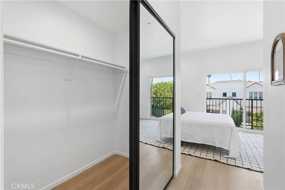 1428 S Cloverdale Avenue Los Angeles, CA 90019
