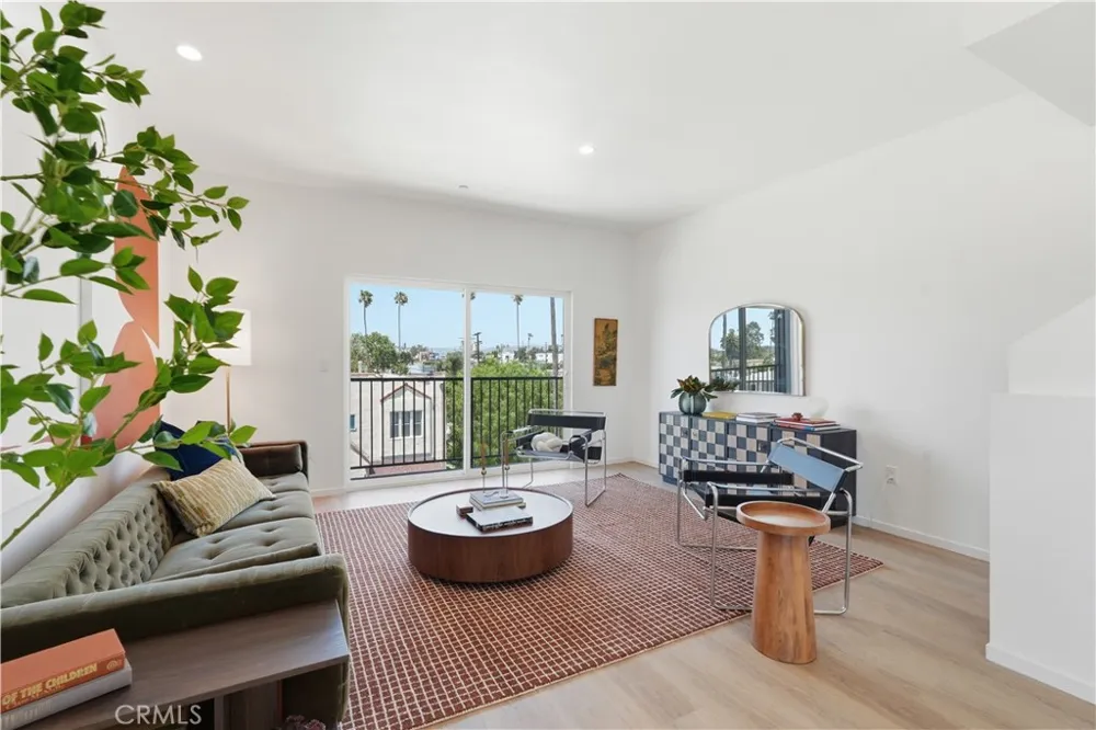 1428 S Cloverdale Avenue Los Angeles, CA 90019