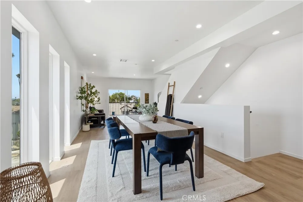 1428 S Cloverdale Avenue Los Angeles, CA 90019