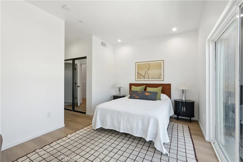 1428 S Cloverdale Avenue Los Angeles, CA 90019