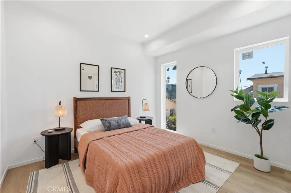 1428 S Cloverdale Avenue Los Angeles, CA 90019