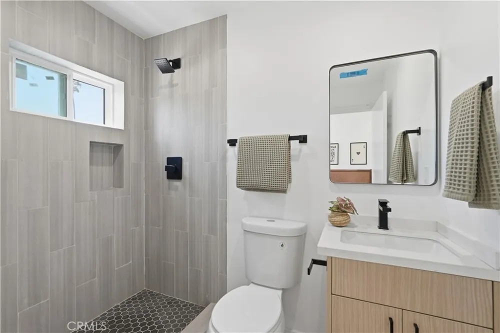 1428 S Cloverdale Avenue Los Angeles, CA 90019