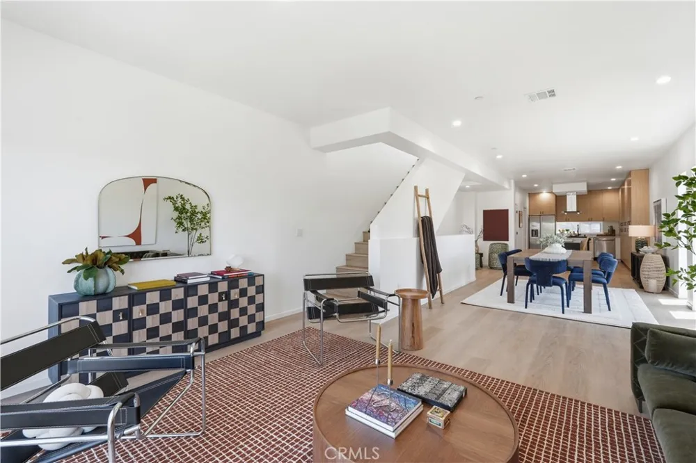 1428 S Cloverdale Avenue Los Angeles, CA 90019