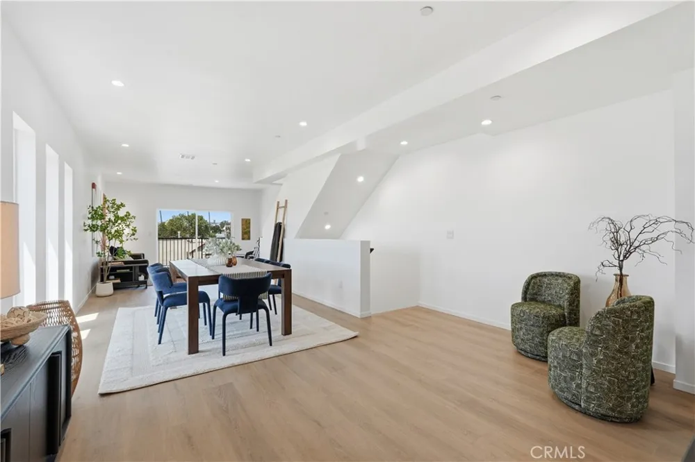 1428 S Cloverdale Avenue Los Angeles, CA 90019