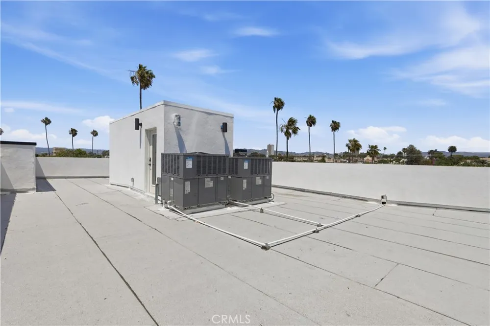 1428 S Cloverdale Avenue Los Angeles, CA 90019