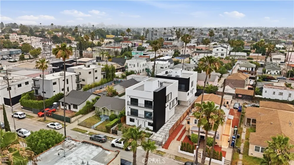 1428 S Cloverdale Avenue Los Angeles, CA 90019