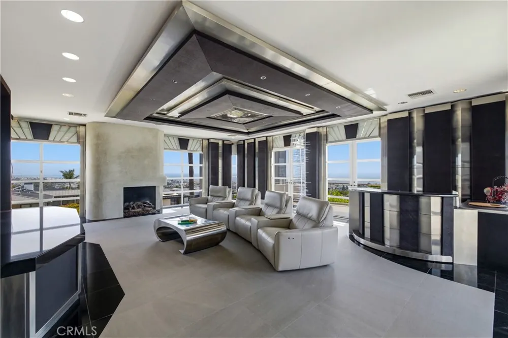 811 John Manhattan Beach, CA 90266