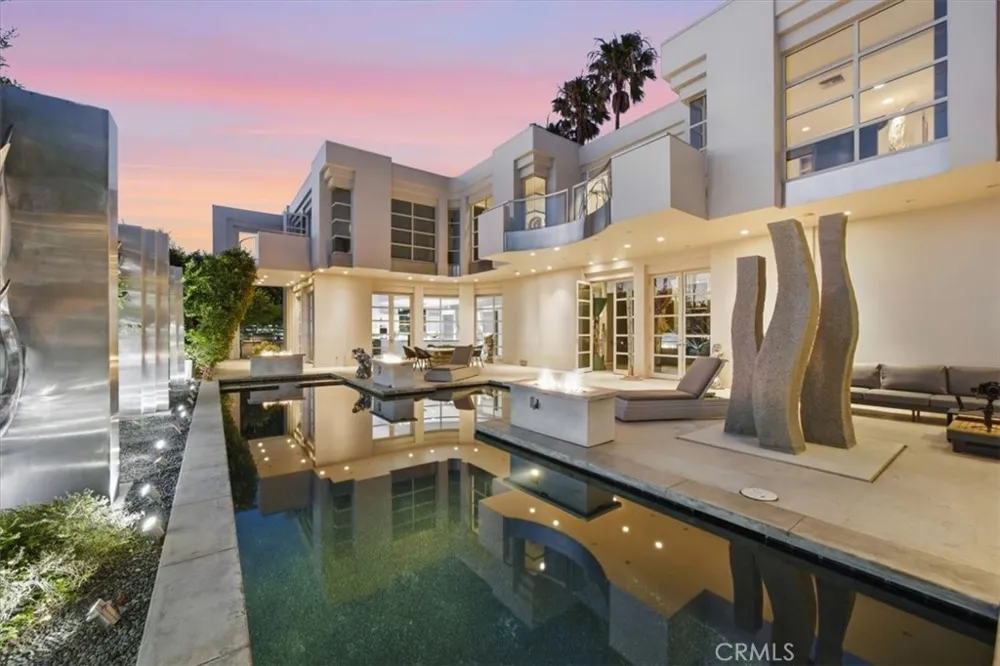 811 John Manhattan Beach, CA 90266