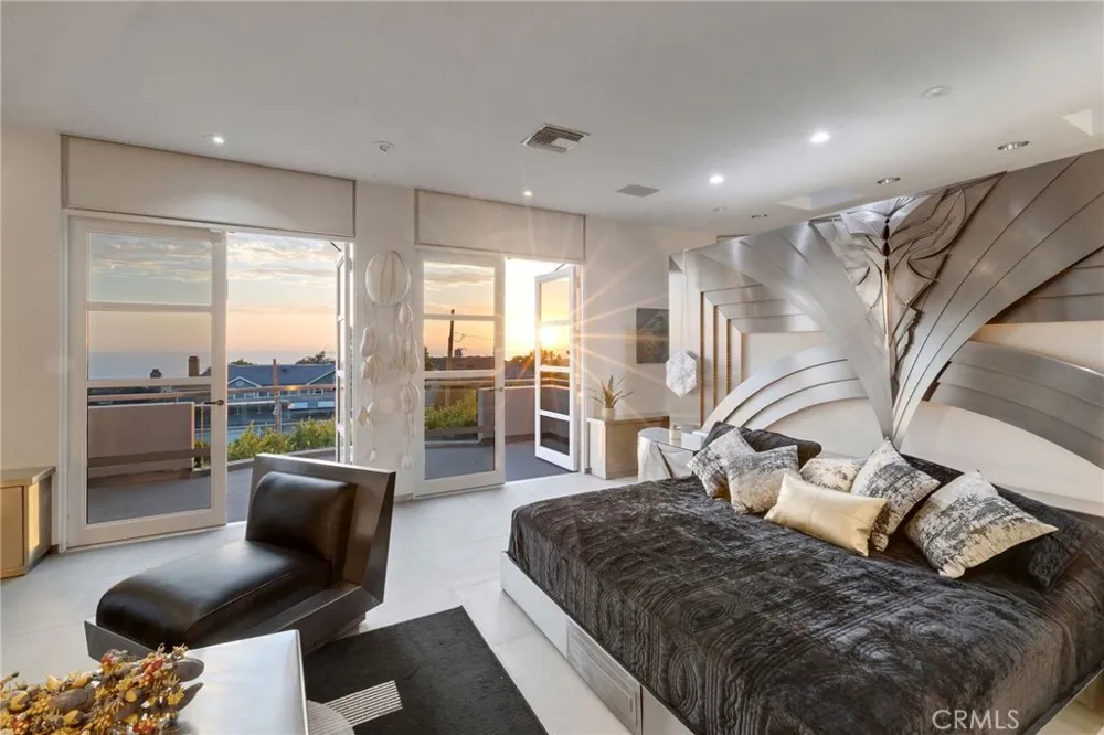 811 John Manhattan Beach, CA 90266