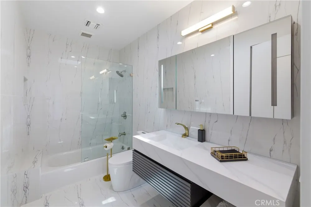 811 John Manhattan Beach, CA 90266