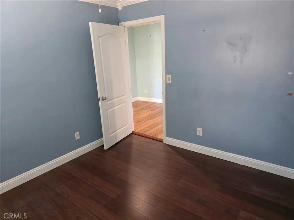 7249 Loma Verde Ave. Canoga Park, CA 91303