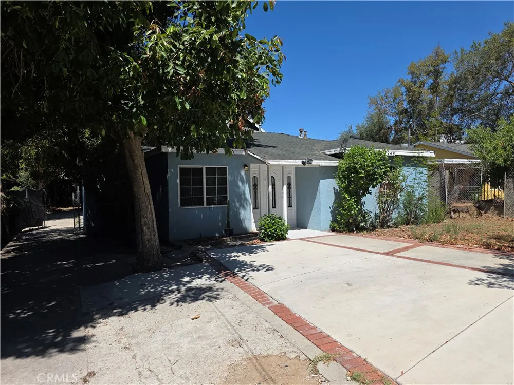 7249 Loma Verde Ave. Canoga Park, CA 91303
