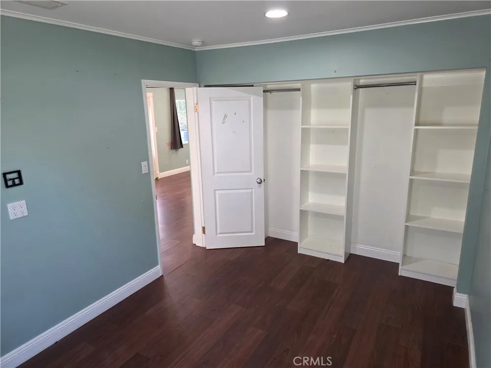 7249 Loma Verde Ave. Canoga Park, CA 91303