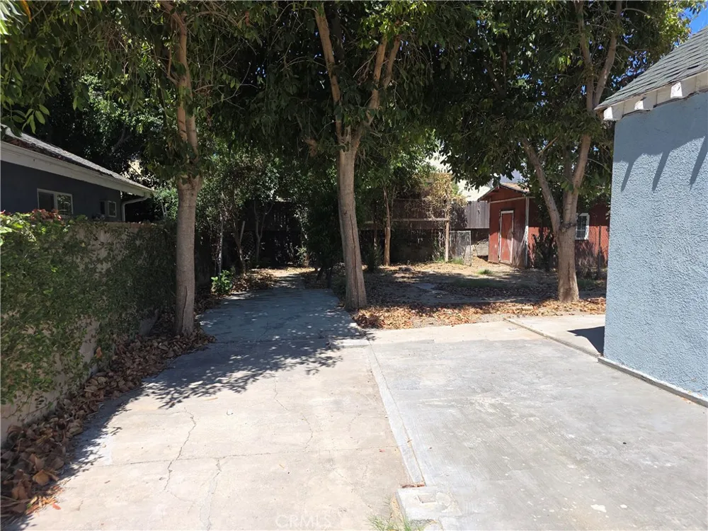 7249 Loma Verde Ave. Canoga Park, CA 91303