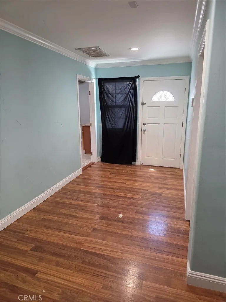 7249 Loma Verde Ave. Canoga Park, CA 91303