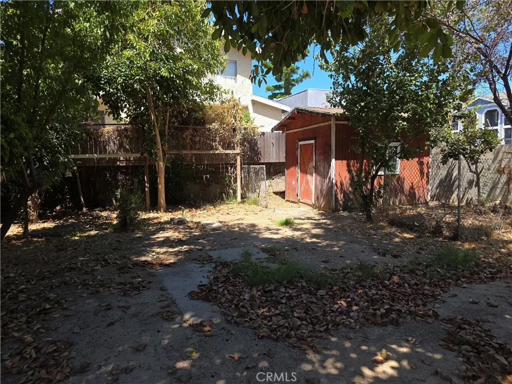 7249 Loma Verde Ave. Canoga Park, CA 91303