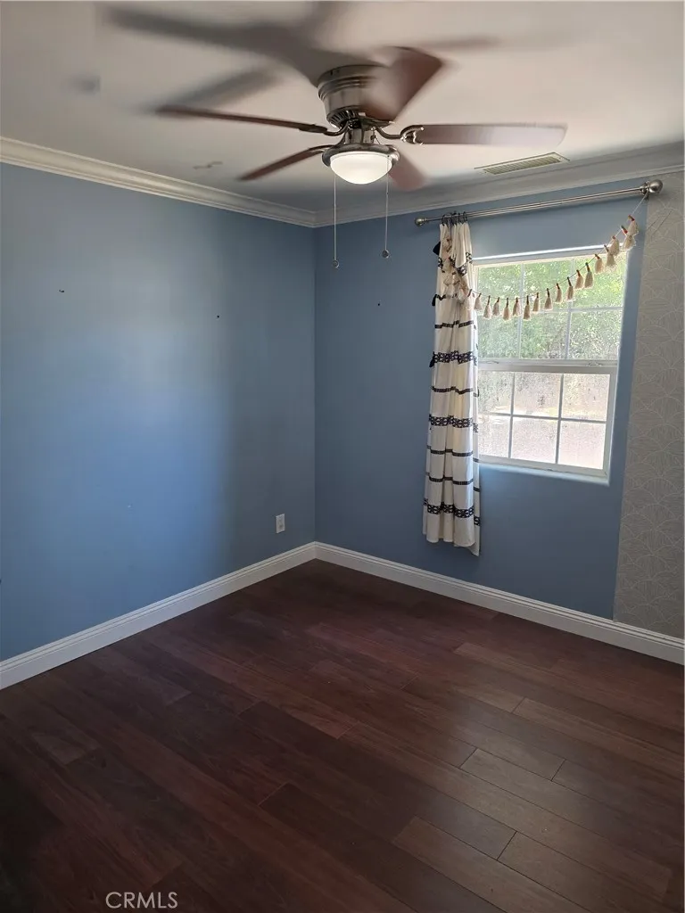 7249 Loma Verde Ave. Canoga Park, CA 91303