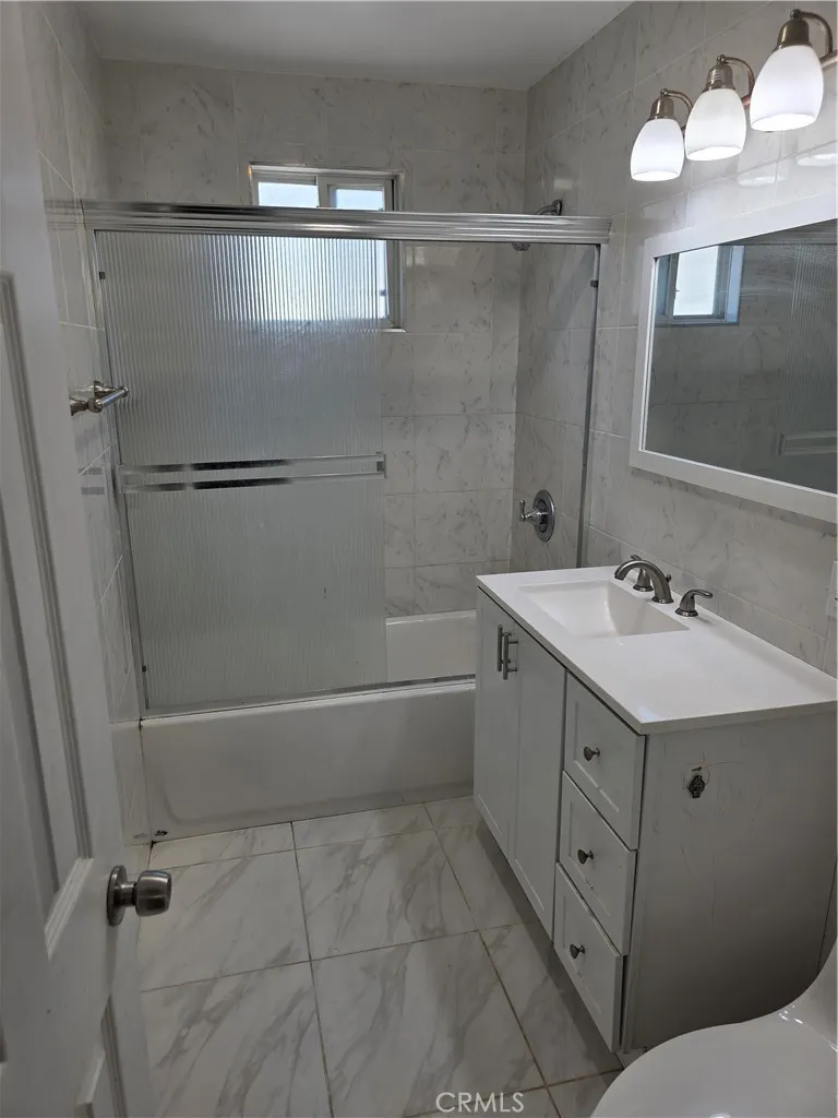 7249 Loma Verde Ave. Canoga Park, CA 91303