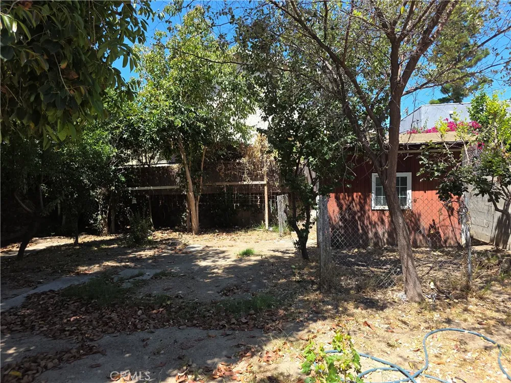 7249 Loma Verde Ave. Canoga Park, CA 91303