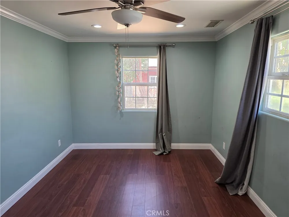 7249 Loma Verde Ave. Canoga Park, CA 91303