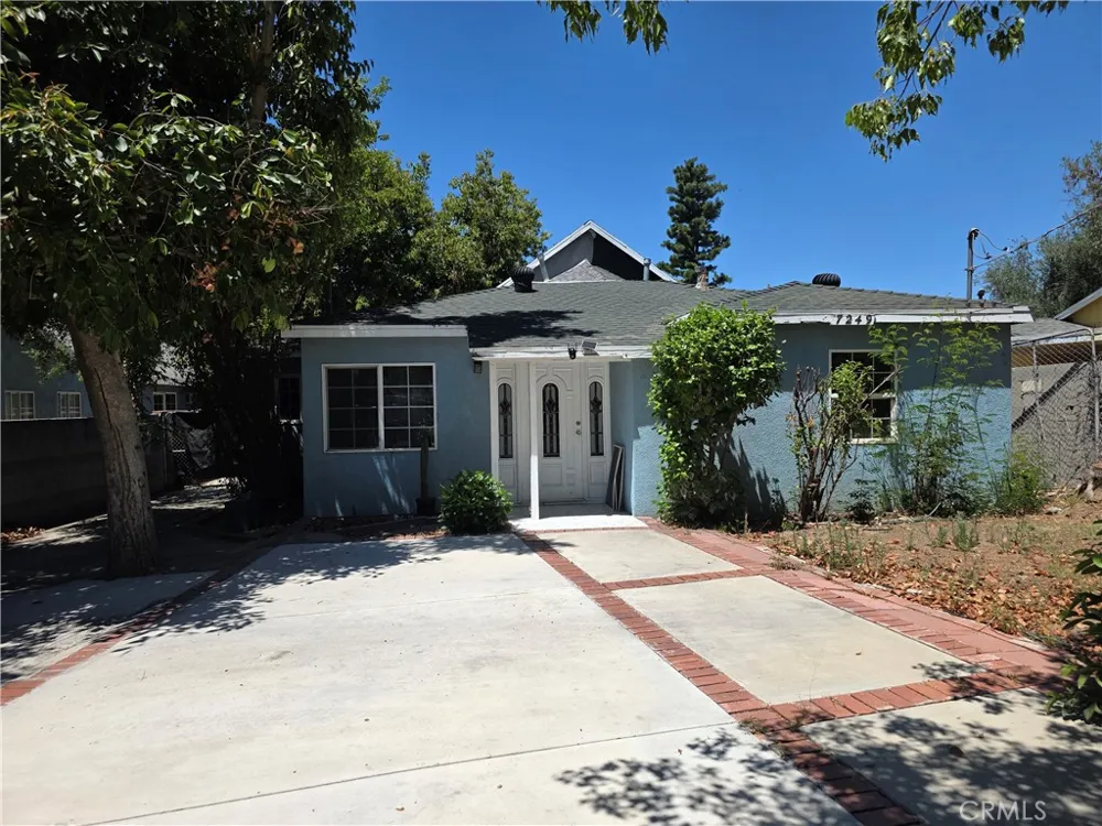 7249 Loma Verde Ave. Canoga Park, CA 91303