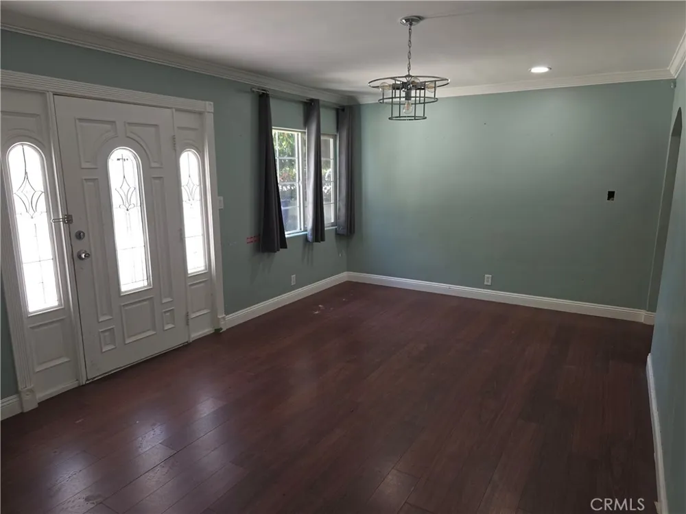 7249 Loma Verde Ave. Canoga Park, CA 91303