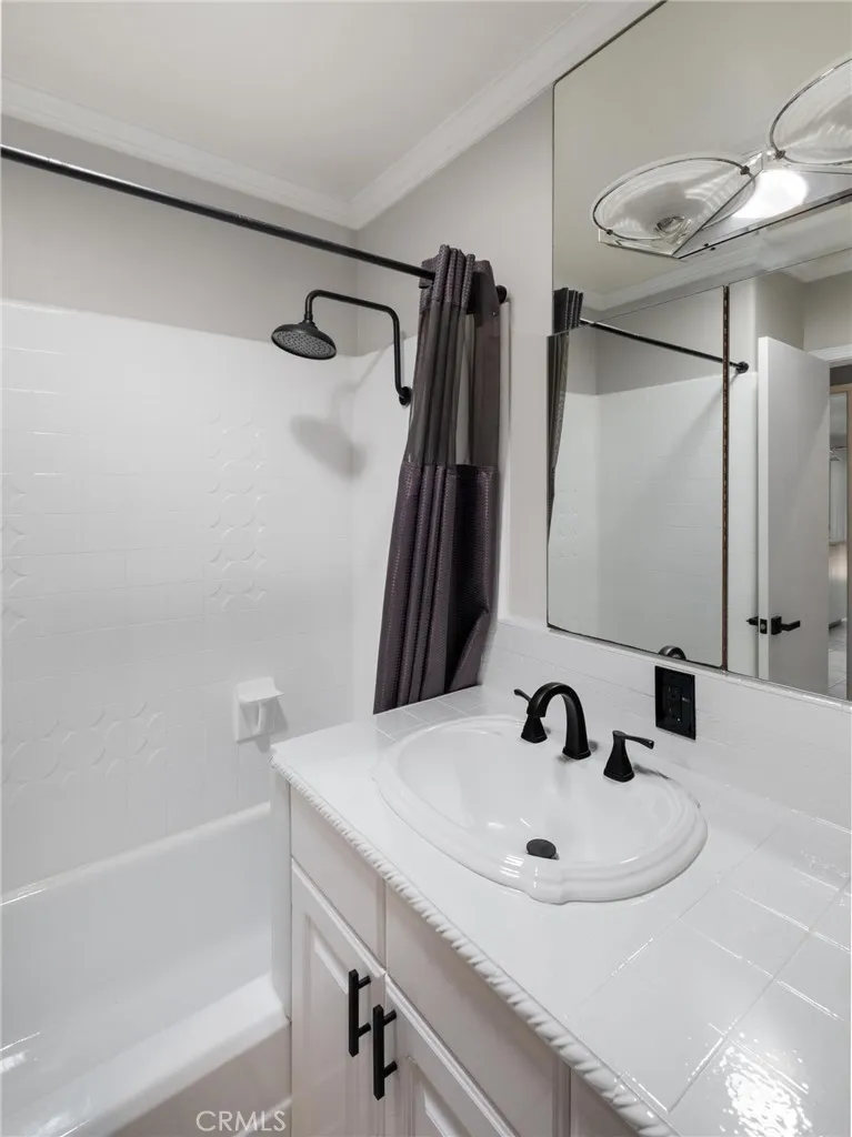 1719 265th Harbor City, CA 90710