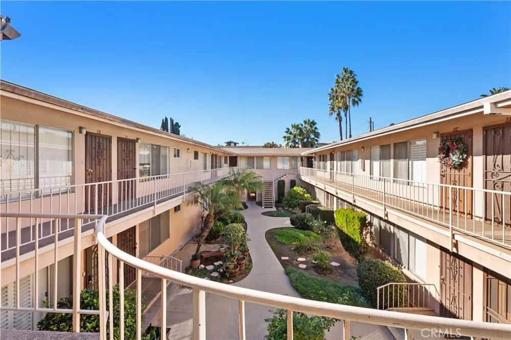 527 Cedar Avenue #2E Long Beach, CA 90802