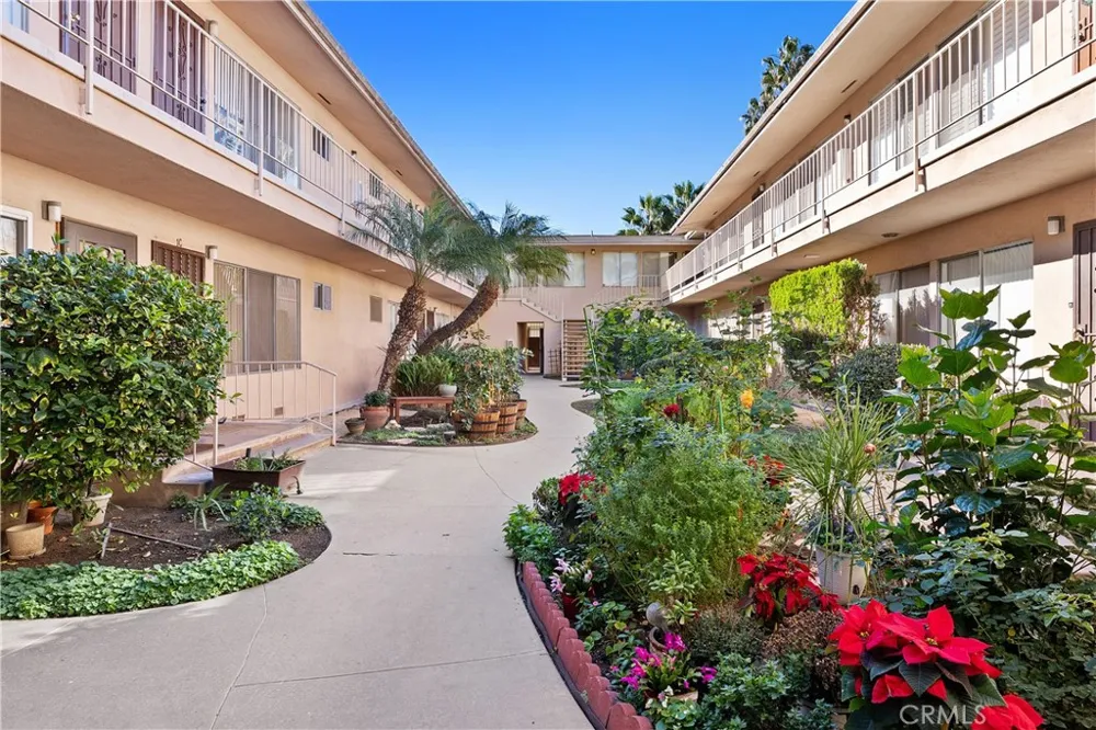 527 Cedar Avenue #2E Long Beach, CA 90802