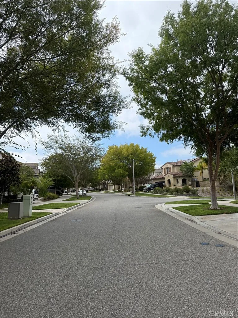 28007 Alta Vista Valencia, CA 91355