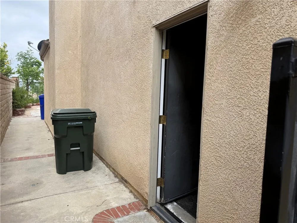 28007 Alta Vista Valencia, CA 91355