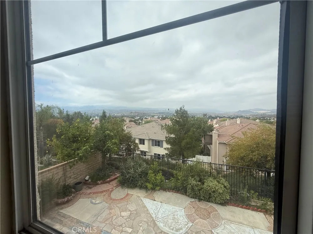 28007 Alta Vista Valencia, CA 91355