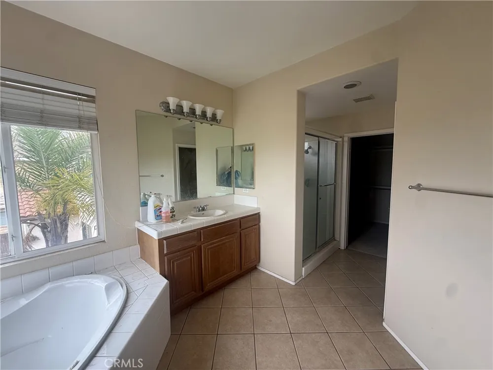 28007 Alta Vista Valencia, CA 91355