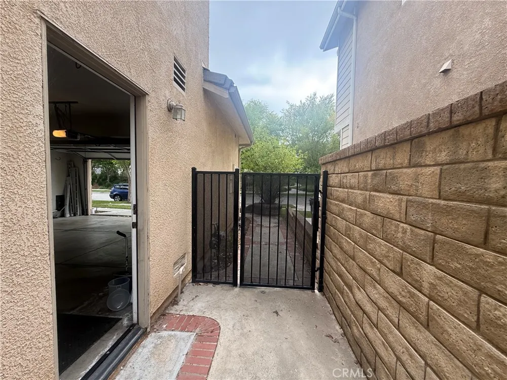 28007 Alta Vista Valencia, CA 91355