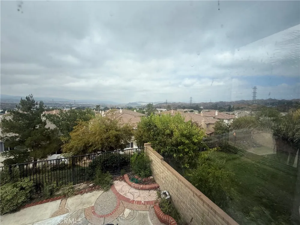 28007 Alta Vista Valencia, CA 91355