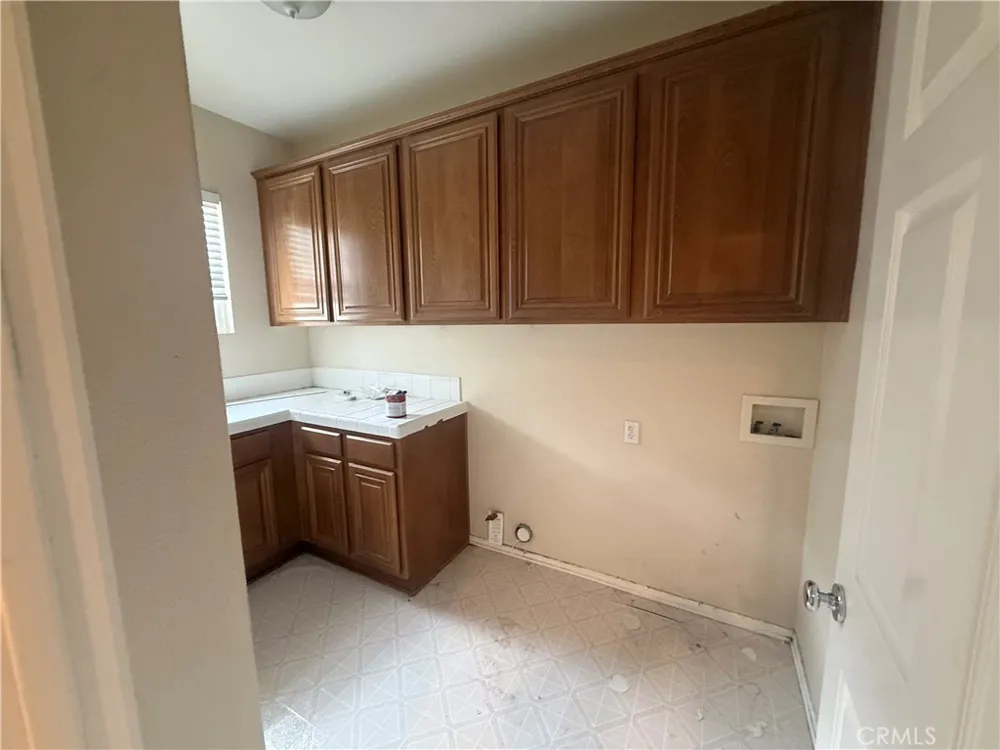 28007 Alta Vista Valencia, CA 91355
