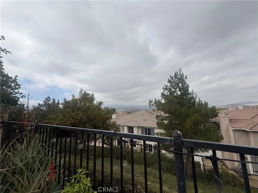 28007 Alta Vista Valencia, CA 91355