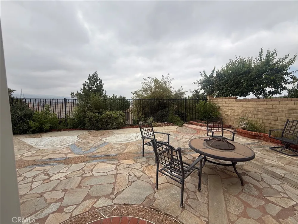 28007 Alta Vista Valencia, CA 91355