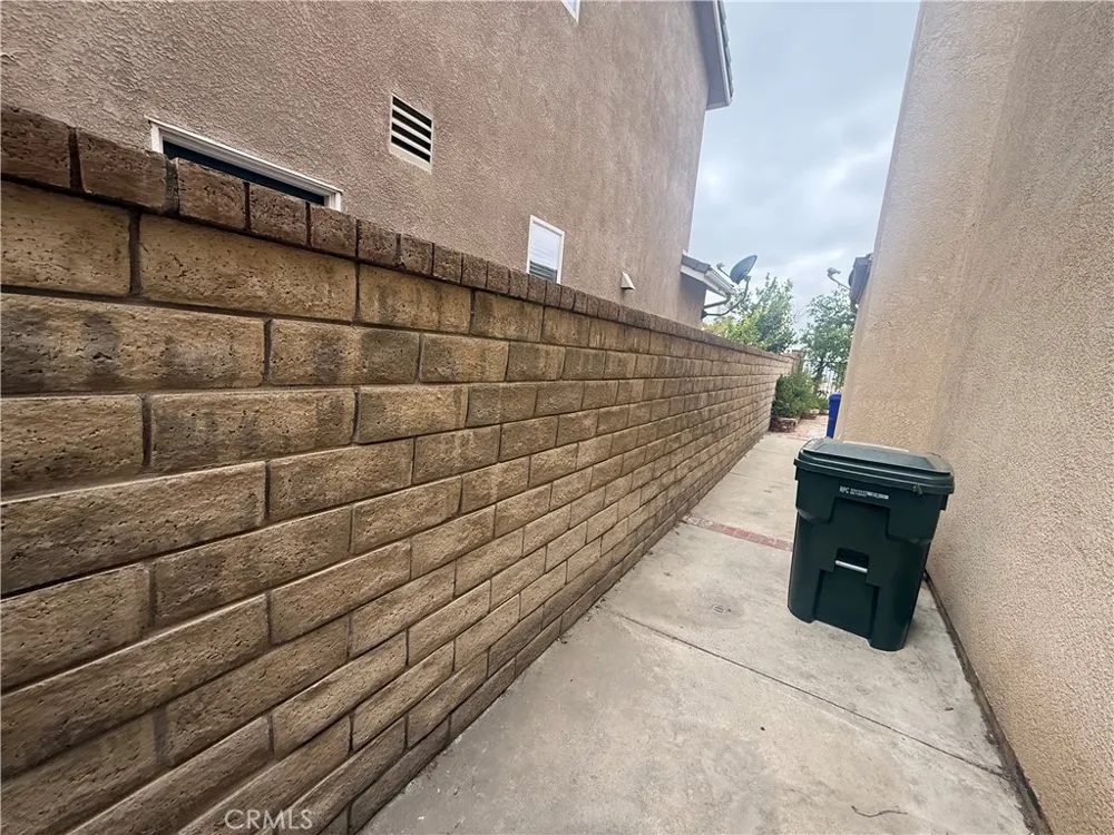 28007 Alta Vista Valencia, CA 91355