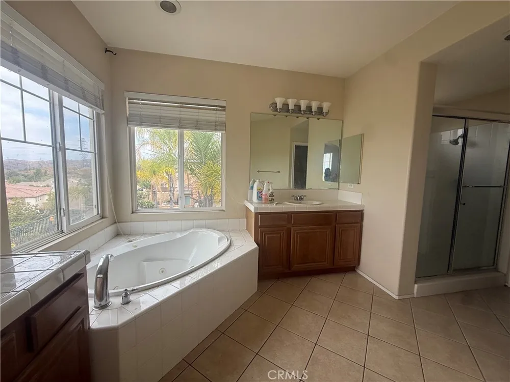 28007 Alta Vista Valencia, CA 91355