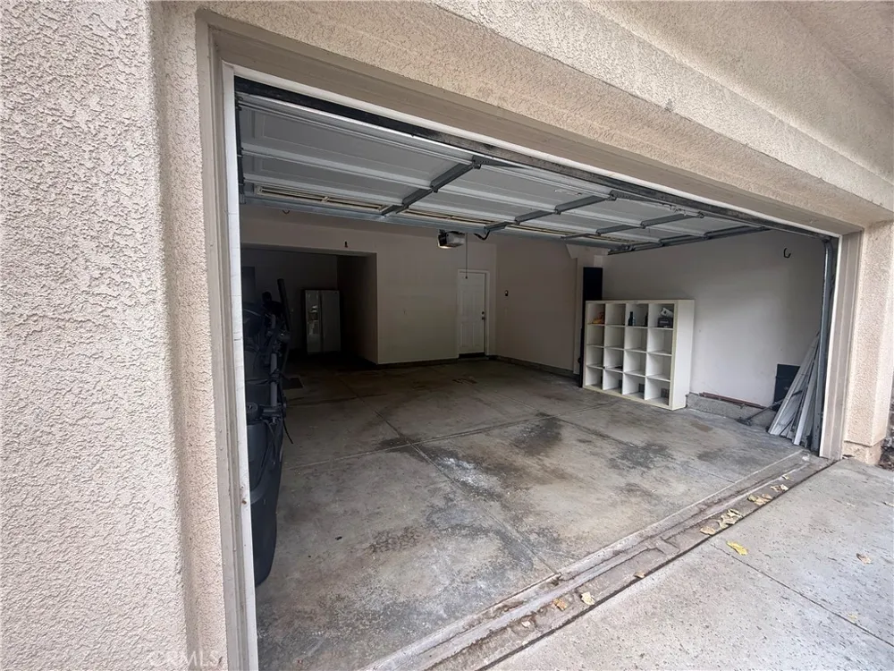 28007 Alta Vista Valencia, CA 91355