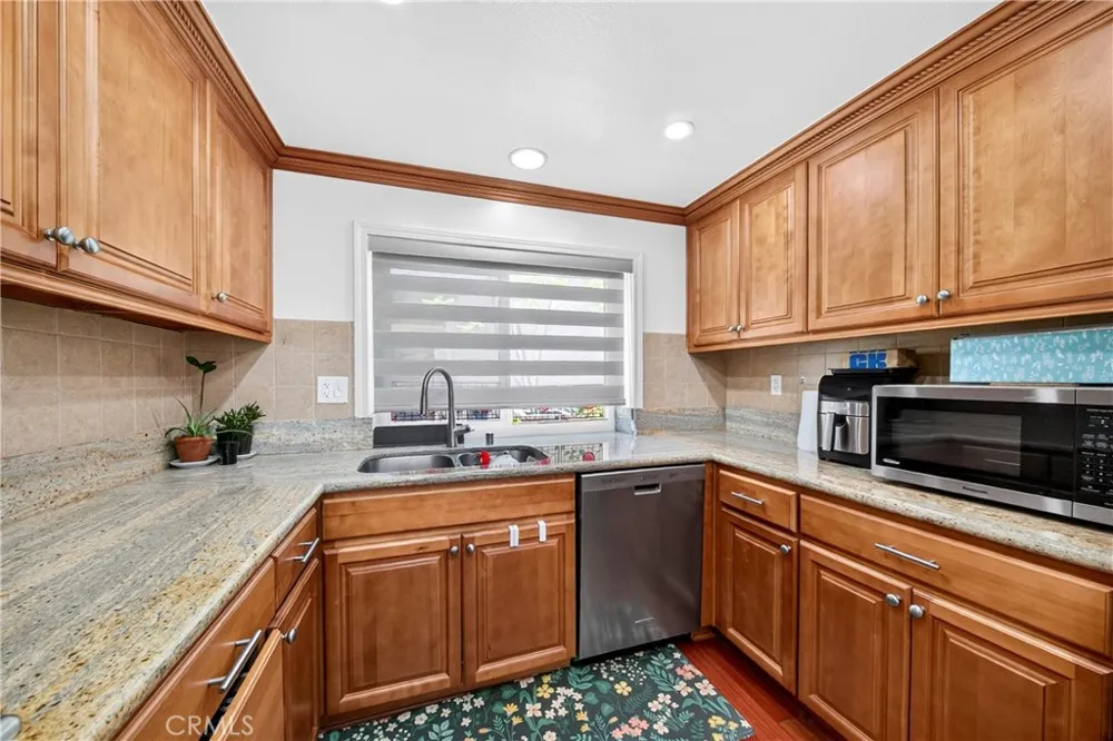 3130 Montrose Avenue #106 La Crescenta, CA 91214
