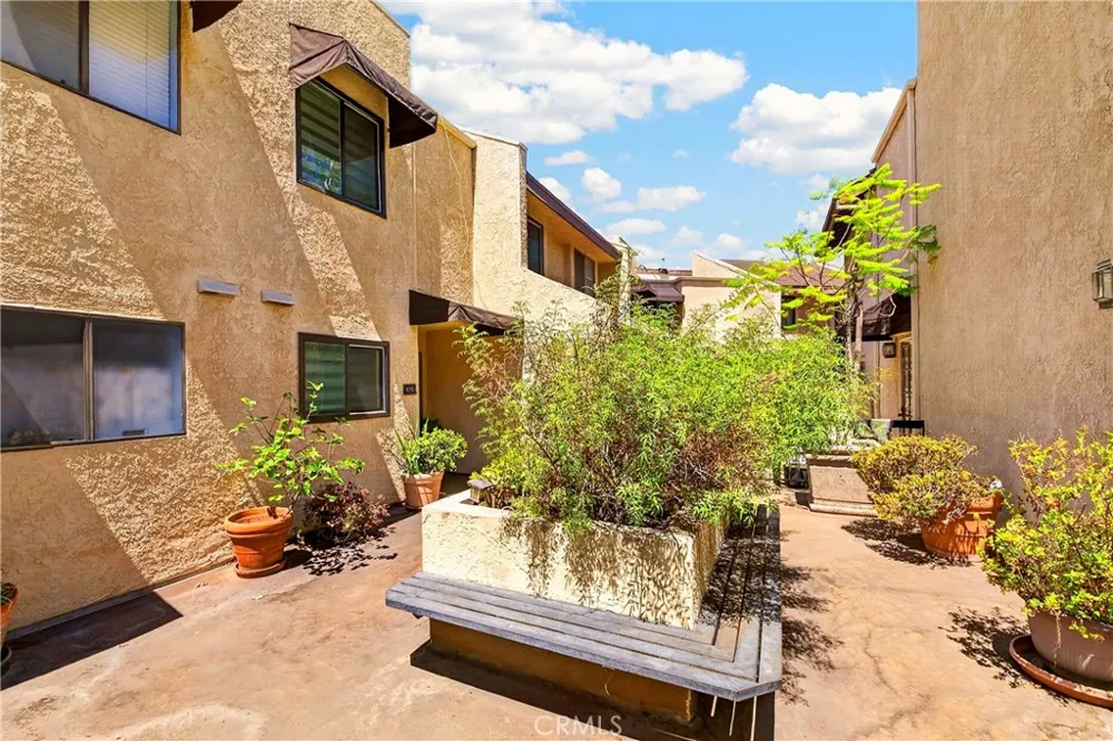 3130 Montrose Avenue #106 La Crescenta, CA 91214
