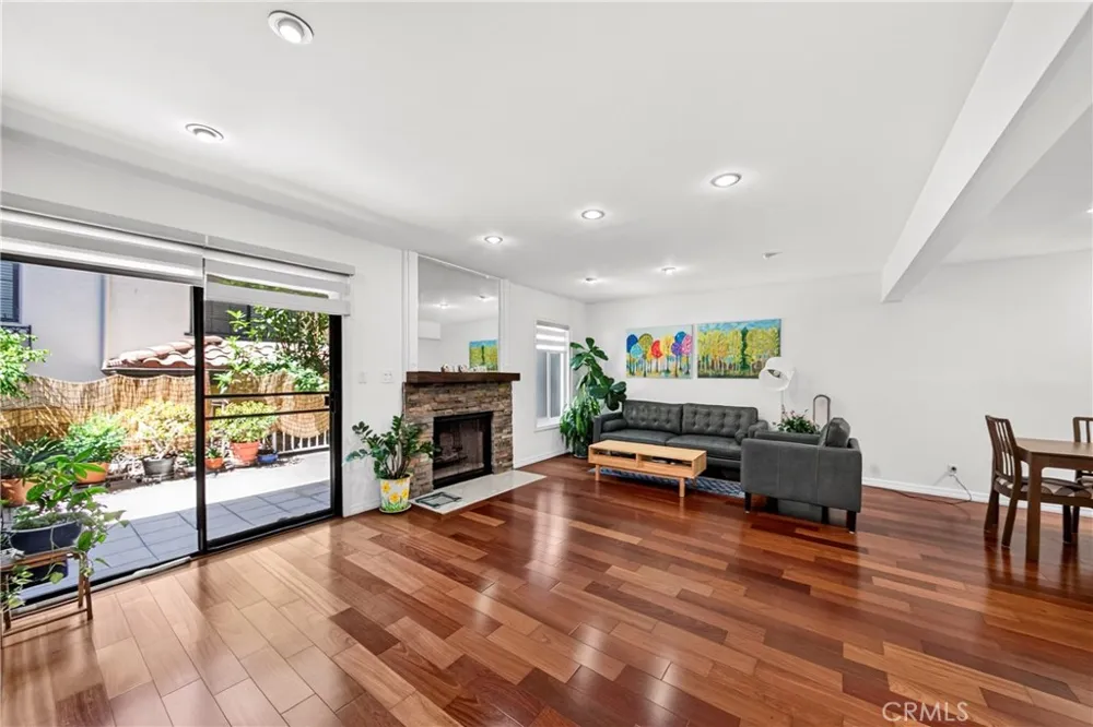 3130 Montrose Avenue #106 La Crescenta, CA 91214