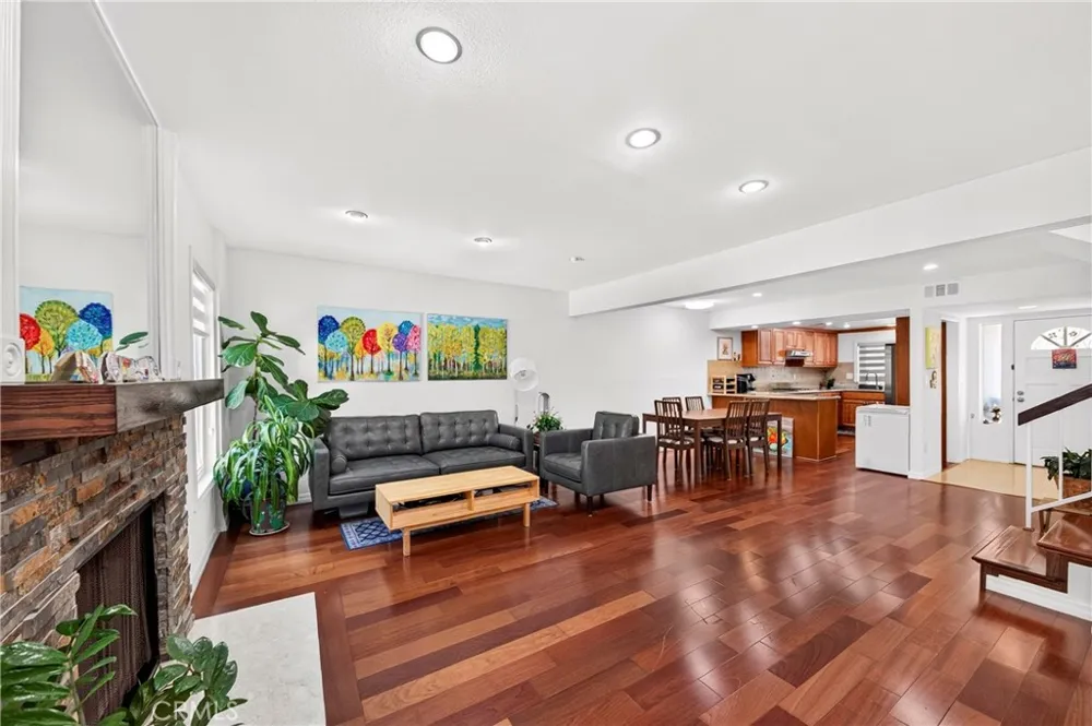3130 Montrose Avenue #106 La Crescenta, CA 91214
